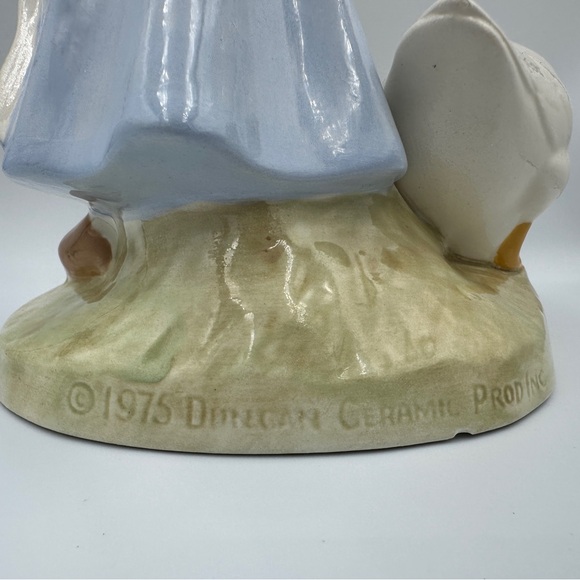 Vintage 1975 Duncan Ceramics Production Inc. Farm Girl With Goose - Picture 5 of 10